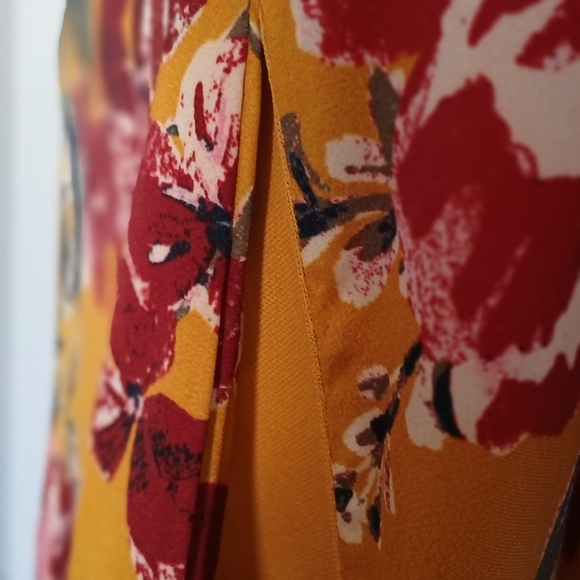 Nicole Miller Floral Yellow Maxi Dress. Size 8. Has Pockets & Built In Bra. - Picture 3 of 5